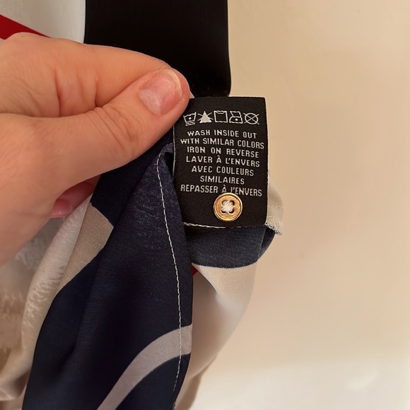 Le Chateau Sleeveless Geometric Top - Picture 5 of 6